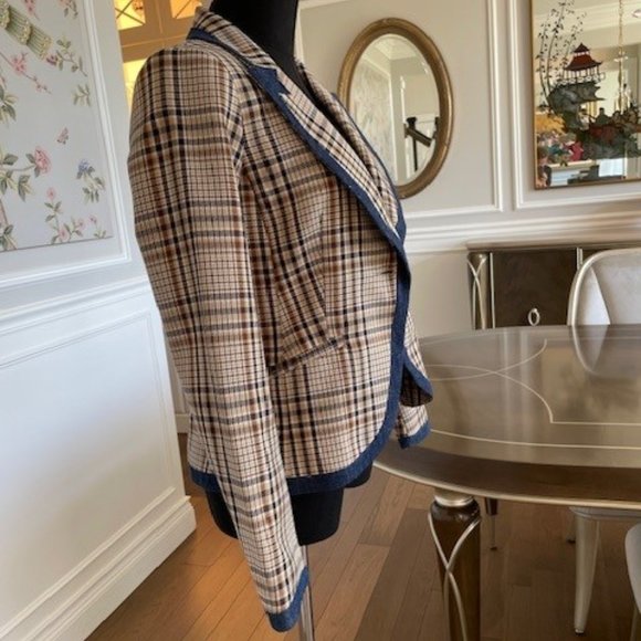Drew Blazer XS.  NWOT. Pristine never worn.  Beige w Navy/Denim detail. - Picture 2 of 6